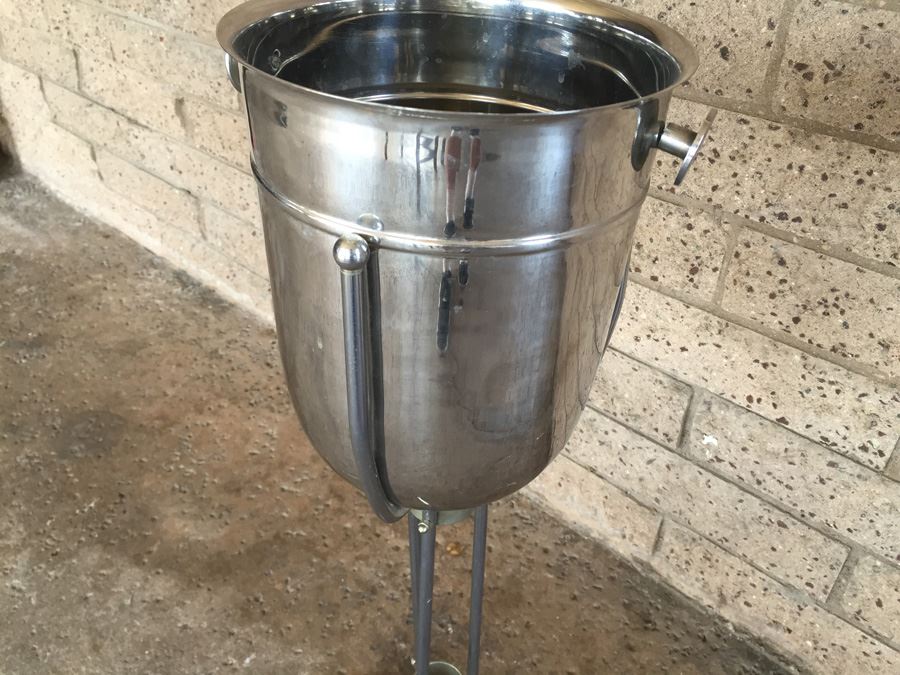 Stainless Steel Ice Bucket With Stand [Photo 2]