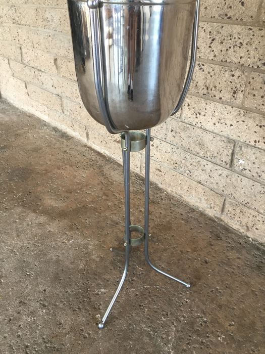 Stainless Steel Ice Bucket With Stand [Photo 6]