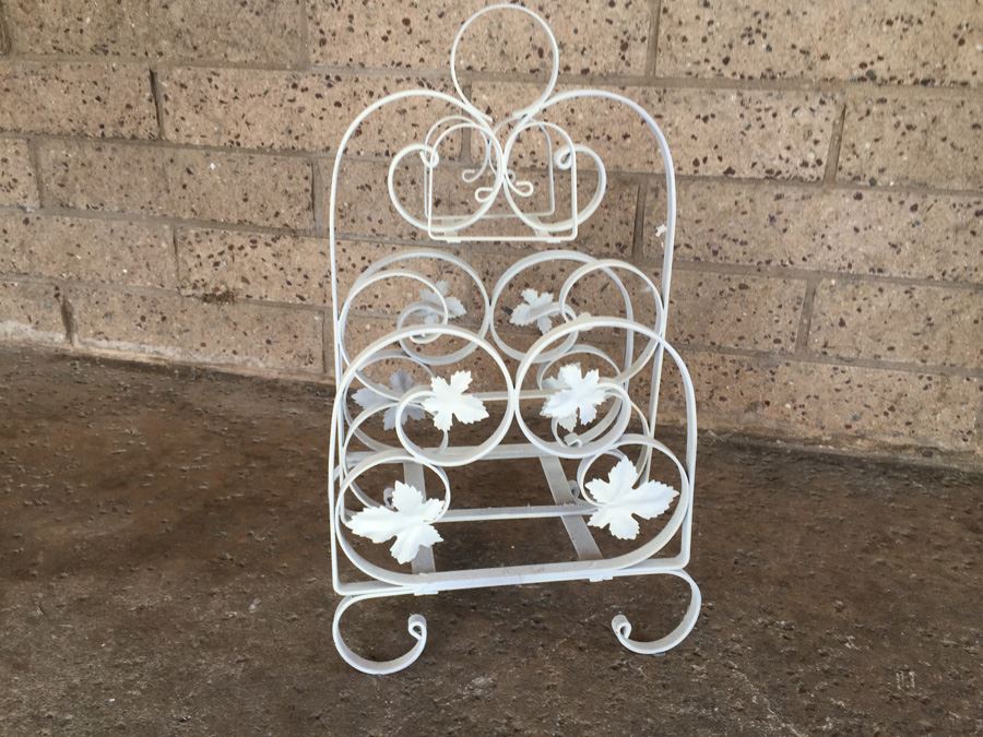 White Metal Magazine Rack [Photo 3]