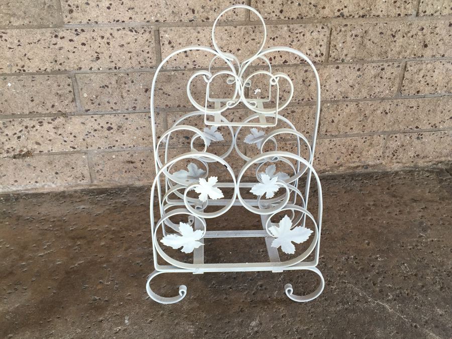 White Metal Magazine Rack [Photo 5]