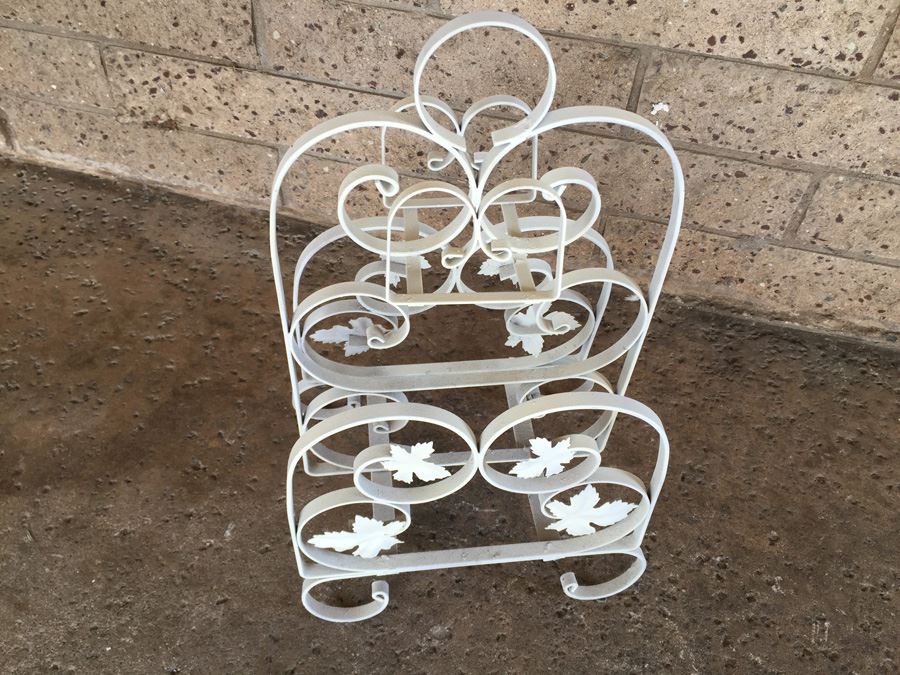 White Metal Magazine Rack [Photo 2]