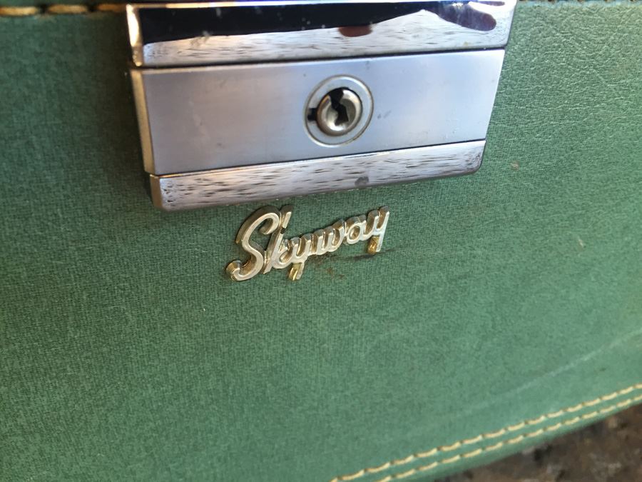 Pair Of Vintage Green Luggage Skyway And Samsonite [Photo 3]