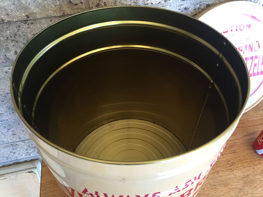 Victor Brand Sturgis Pretzel Tin Can Reading Pennsylvania Excellent Condition [Photo 8]