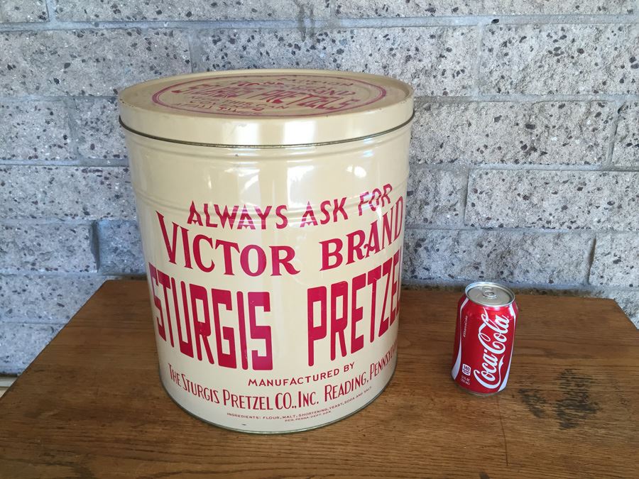 Victor Brand Sturgis Pretzel Tin Can Reading Pennsylvania Excellent Condition [Photo 2]