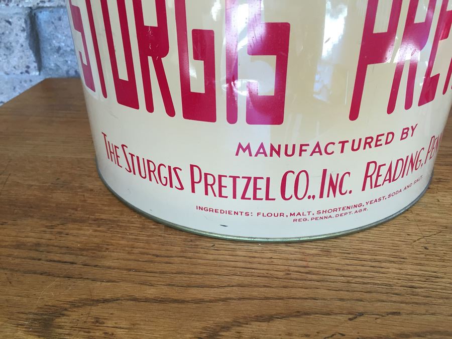 Victor Brand Sturgis Pretzel Tin Can Reading Pennsylvania Excellent Condition [Photo 5]