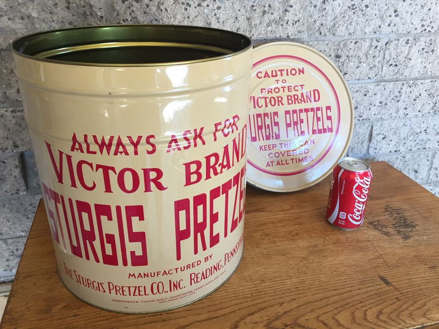 Victor Brand Sturgis Pretzel Tin Can Reading Pennsylvania Excellent Condition [Photo 3]
