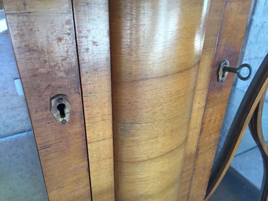 Vintage Curio Cabinet Or Bar With Mirror And Glass On Sides [Photo 10]