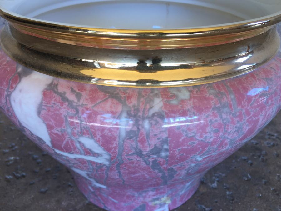 Pink Marbleized Pot With Gold Trim [Photo 2]