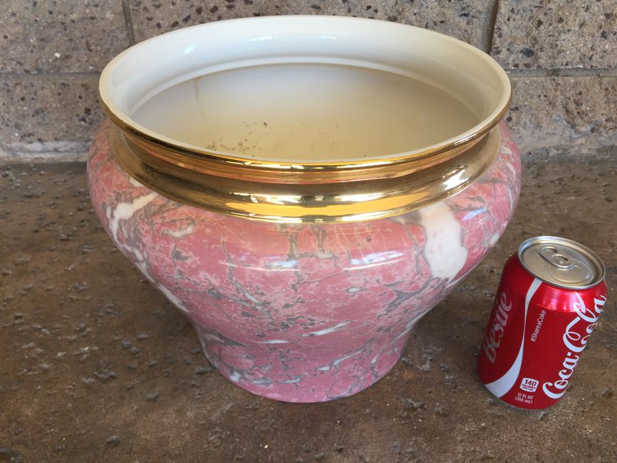 Pink Marbleized Pot With Gold Trim [Photo 7]
