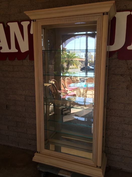 Pulaski Glass Panel Display Curio Cabinet With Interior Lighting [Photo 5]