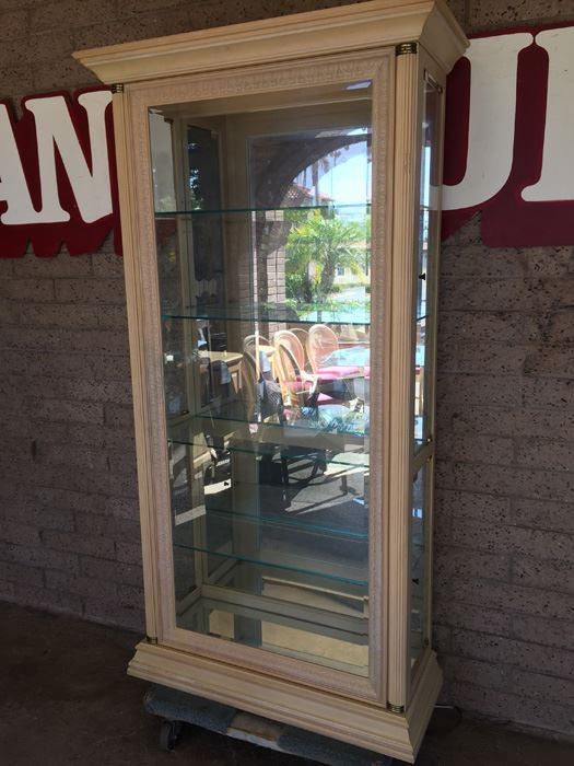 Pulaski Glass Panel Display Curio Cabinet With Interior Lighting [Photo 1]
