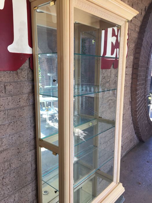 Pulaski Glass Panel Display Curio Cabinet With Interior Lighting [Photo 8]