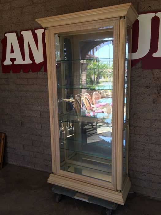 Pulaski Glass Panel Display Curio Cabinet With Interior Lighting [Photo 4]
