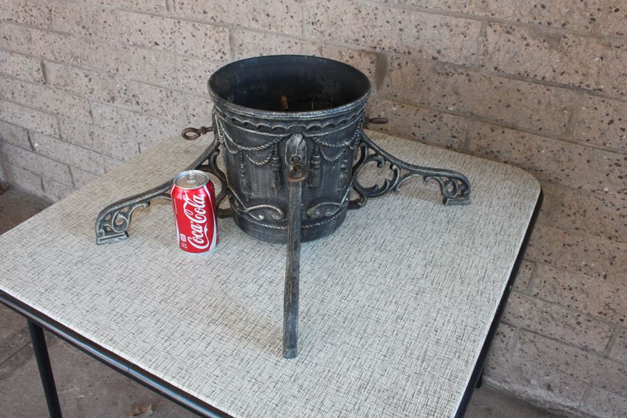 Ornate Metal Christmas Tree Stand [Photo 4]