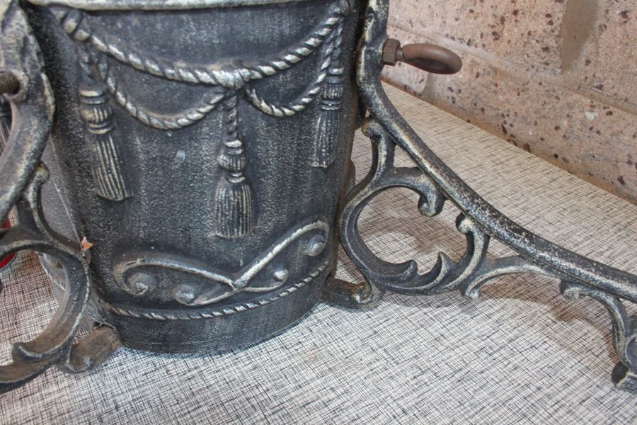 Ornate Metal Christmas Tree Stand [Photo 3]