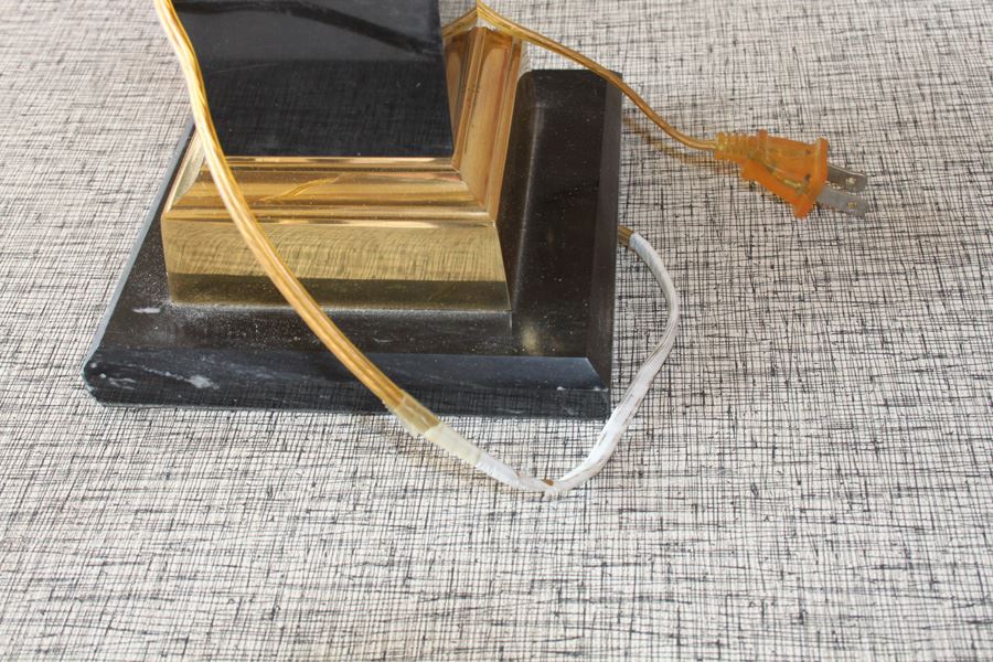 Pair Of Stunning Table Lamps With Marble Base And Brass Accents [Photo 4]