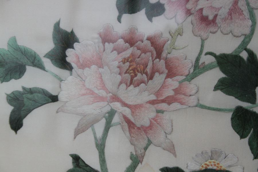 Pair Of Nicely Framed Silk Embroidery Birds And Flowers [Photo 6]