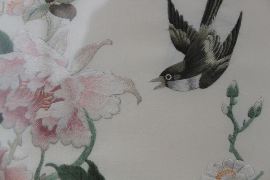 Pair Of Nicely Framed Silk Embroidery Birds And Flowers [Photo 3]