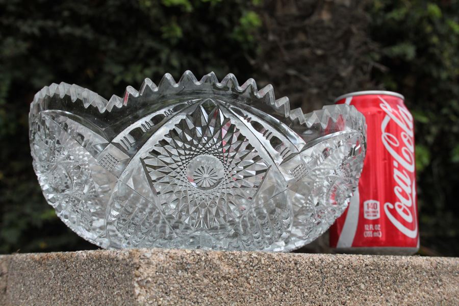 Nucut Crystal Saw Tooth Rim Bowl [Photo 1]