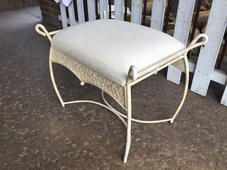 Metal Vanity Bench [Photo 3]