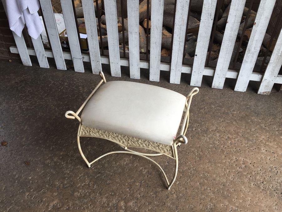 Metal Vanity Bench [Photo 6]