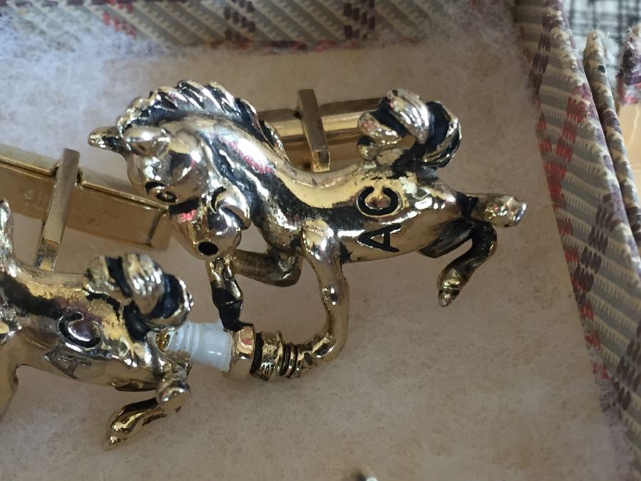 A.C. Sparkplug 'Sparky' Cufflink And Tie Clip Set [Photo 4]