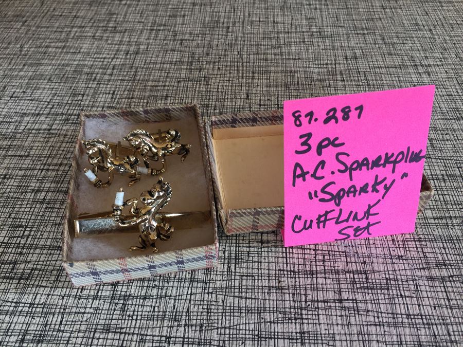 A.C. Sparkplug 'Sparky' Cufflink And Tie Clip Set [Photo 1]