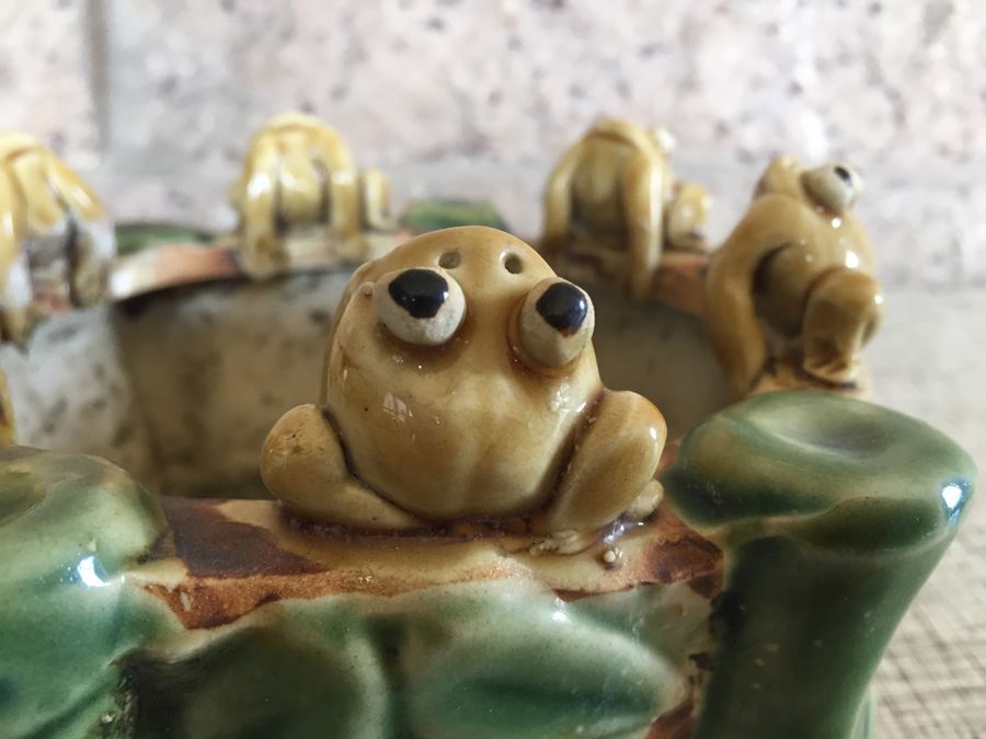 Pair Of Handmade Pots With Frog Motif [Photo 5]