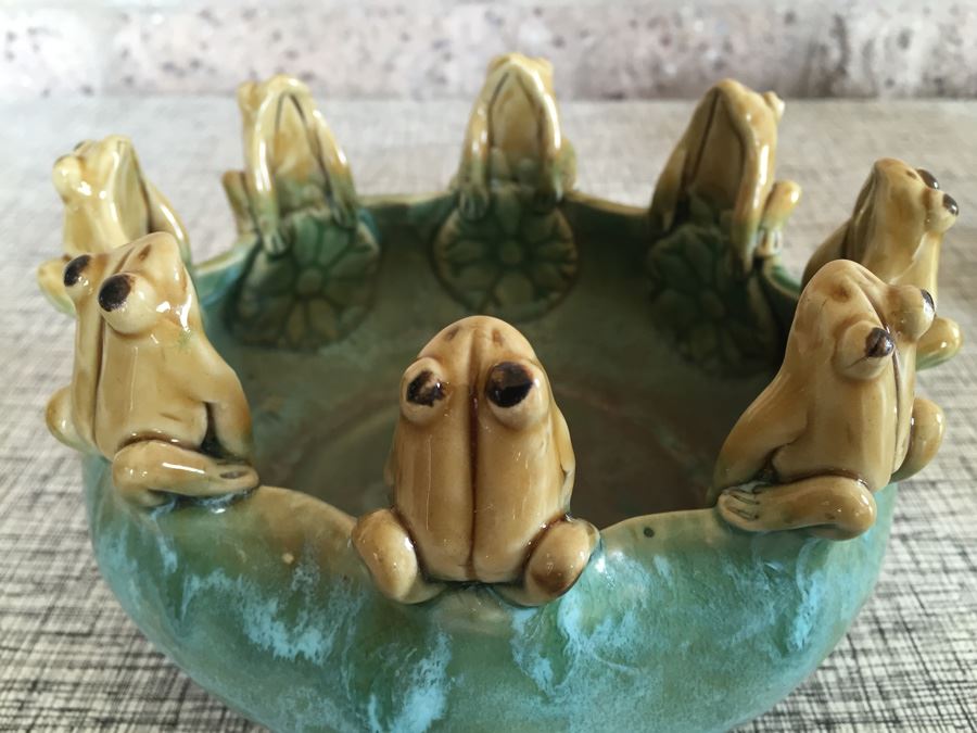 Pair Of Handmade Pots With Frog Motif [Photo 14]