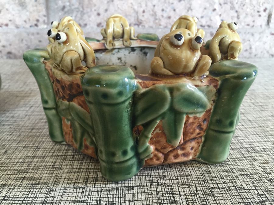 Pair Of Handmade Pots With Frog Motif [Photo 8]