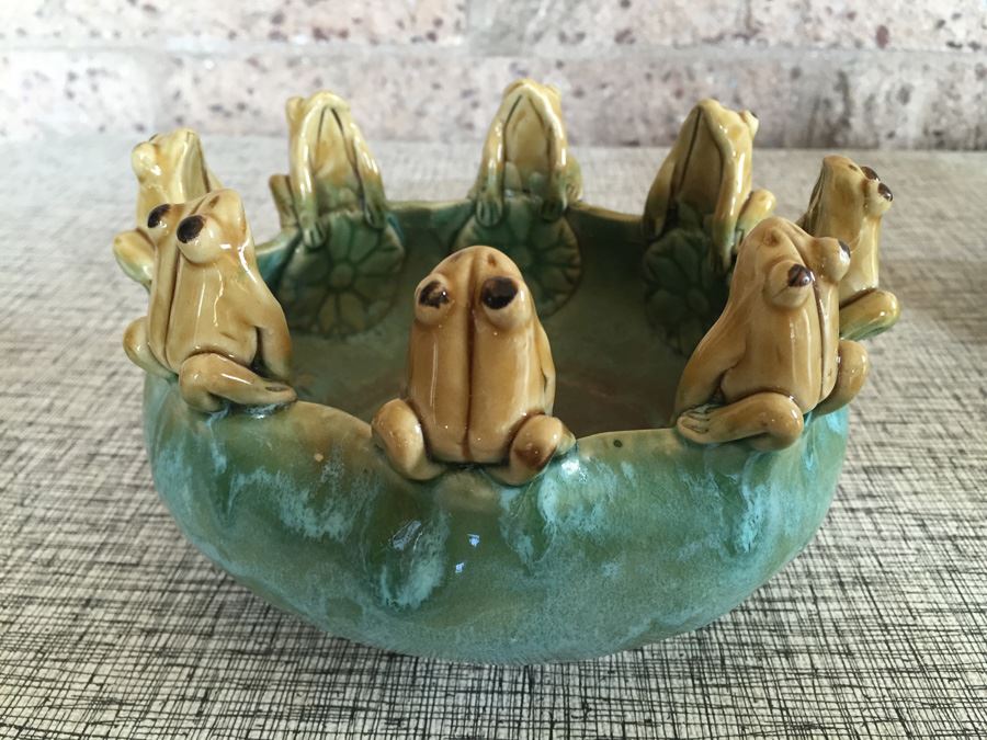 Pair Of Handmade Pots With Frog Motif [Photo 12]