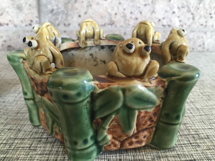 Pair Of Handmade Pots With Frog Motif [Photo 2]