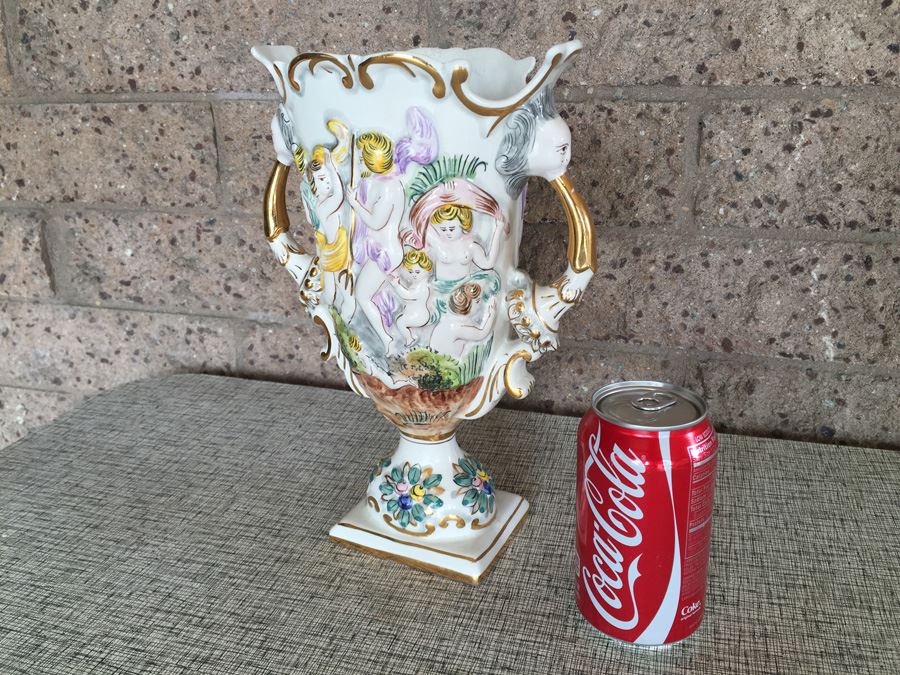 Vintage ELPA Alcobaca Ceramic Double Handle Detailed Hand Painted Cherubs Vase    [Photo 4]