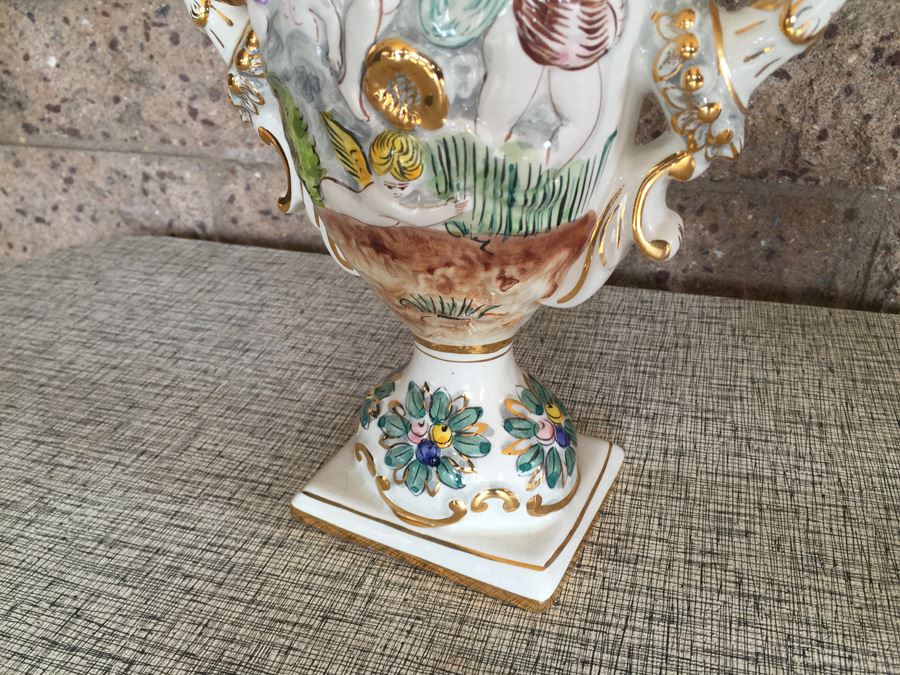 Vintage ELPA Alcobaca Ceramic Double Handle Detailed Hand Painted Cherubs Vase    [Photo 10]