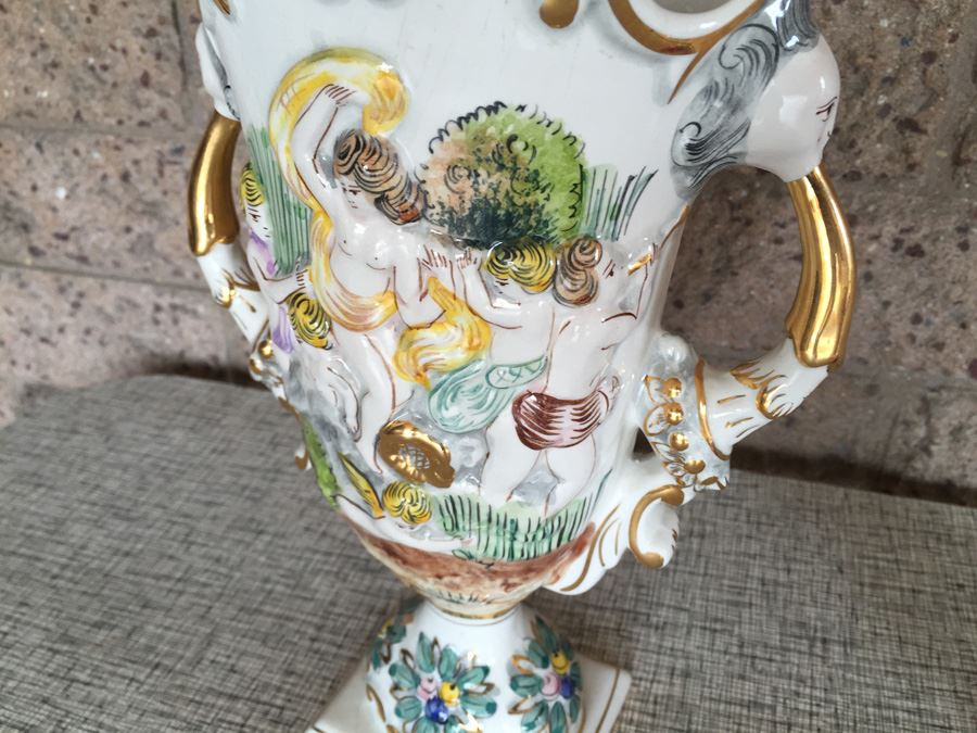 Vintage ELPA Alcobaca Ceramic Double Handle Detailed Hand Painted Cherubs Vase    [Photo 9]