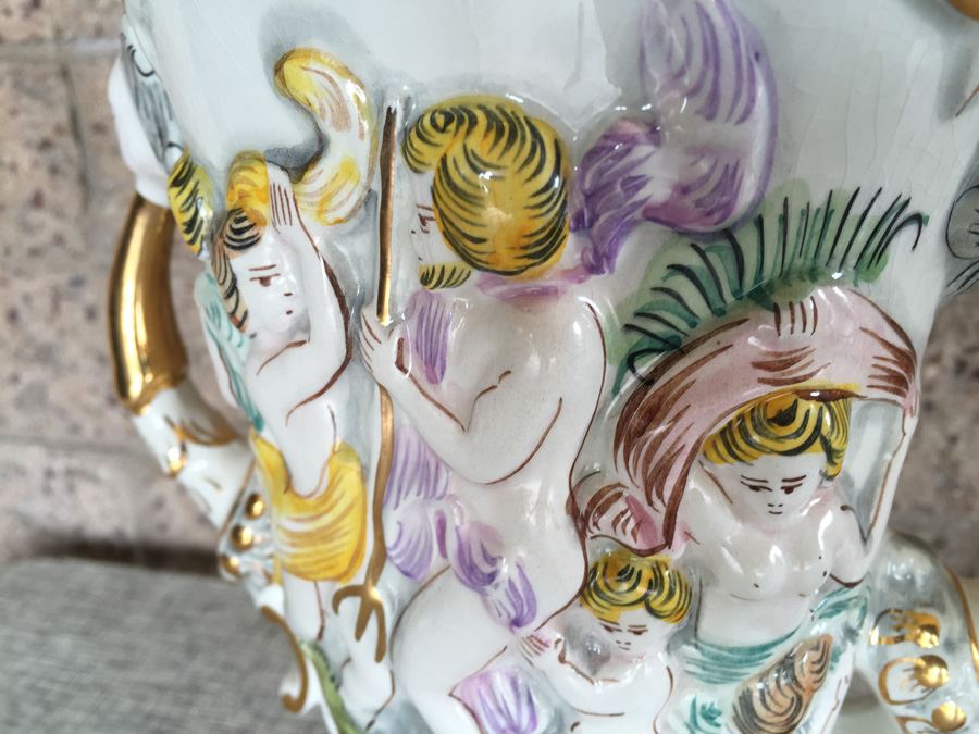 Vintage ELPA Alcobaca Ceramic Double Handle Detailed Hand Painted Cherubs Vase    [Photo 5]