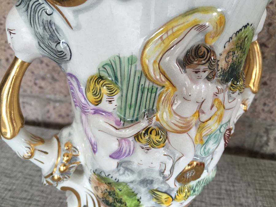Vintage ELPA Alcobaca Ceramic Double Handle Detailed Hand Painted Cherubs Vase    [Photo 8]