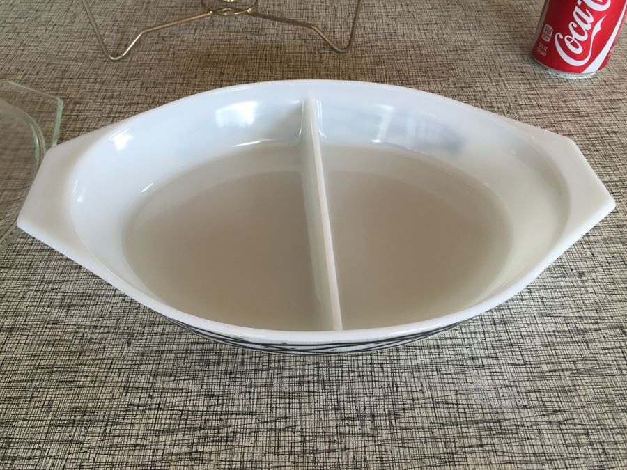 Vintage Pyrex Casserole Dish With Metal Carrier [Photo 8]
