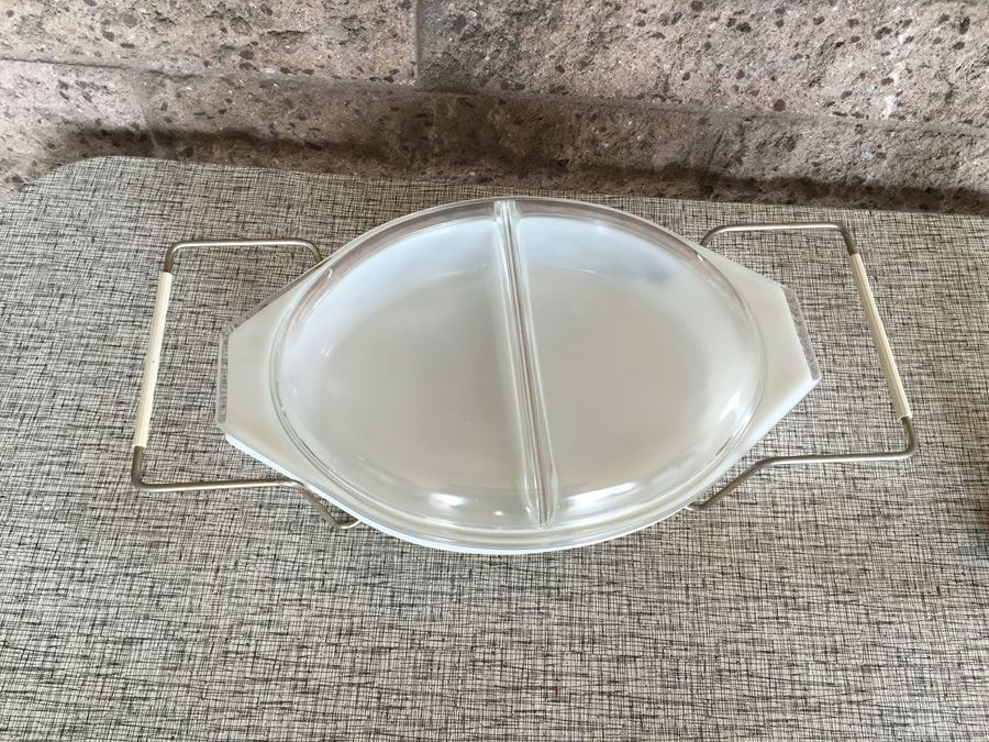 Vintage Pyrex Casserole Dish With Metal Carrier [Photo 3]