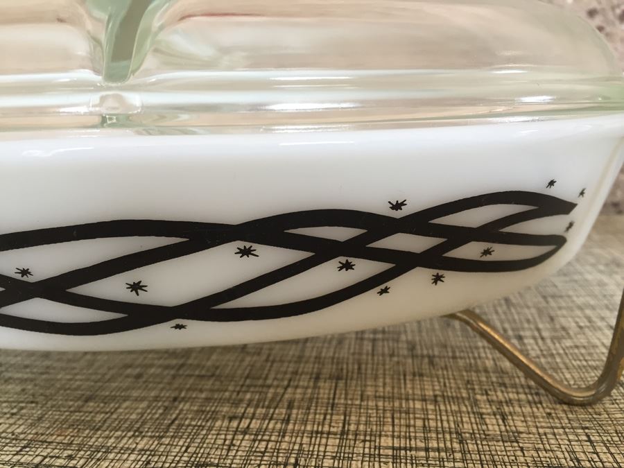 Vintage Pyrex Casserole Dish With Metal Carrier [Photo 6]
