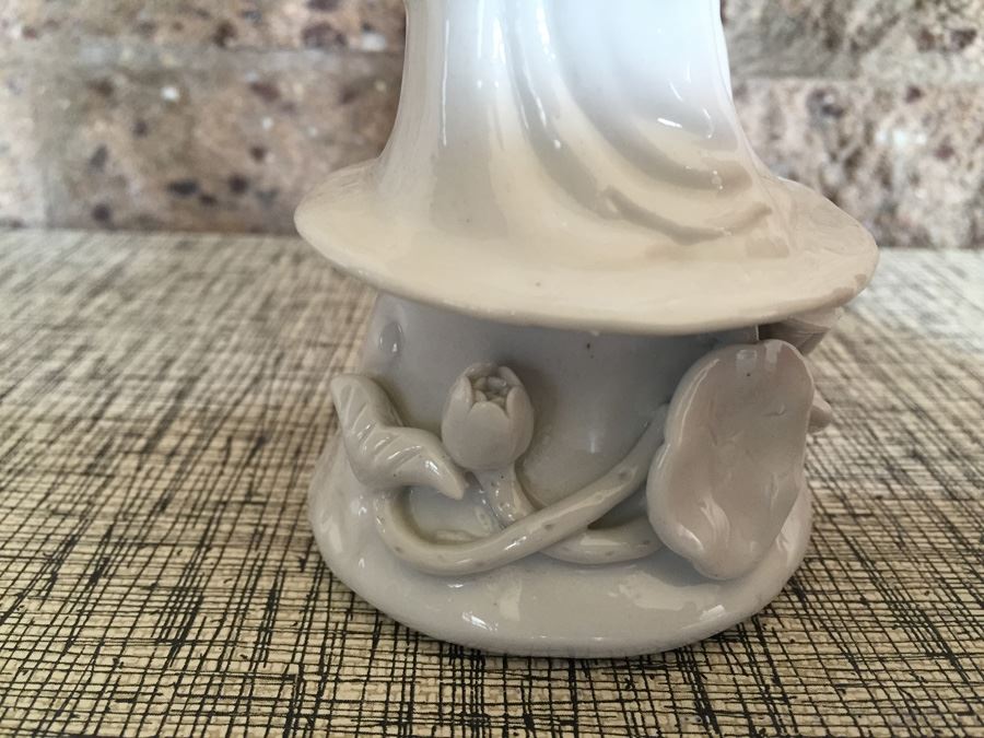 A Chinese Blanc De Chine Figure Of Guanyin [Photo 6]