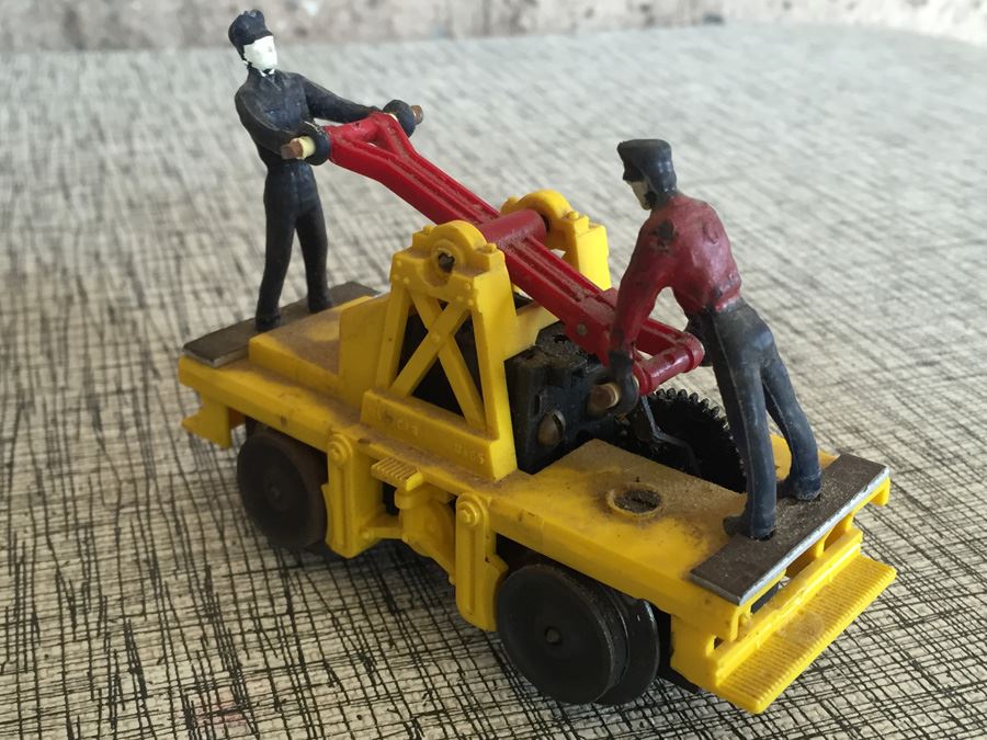 LIONEL Trains Transformer And Vintage Lionel Train Hand Car With Two Men No. 65 Original Period Train [Photo 7]