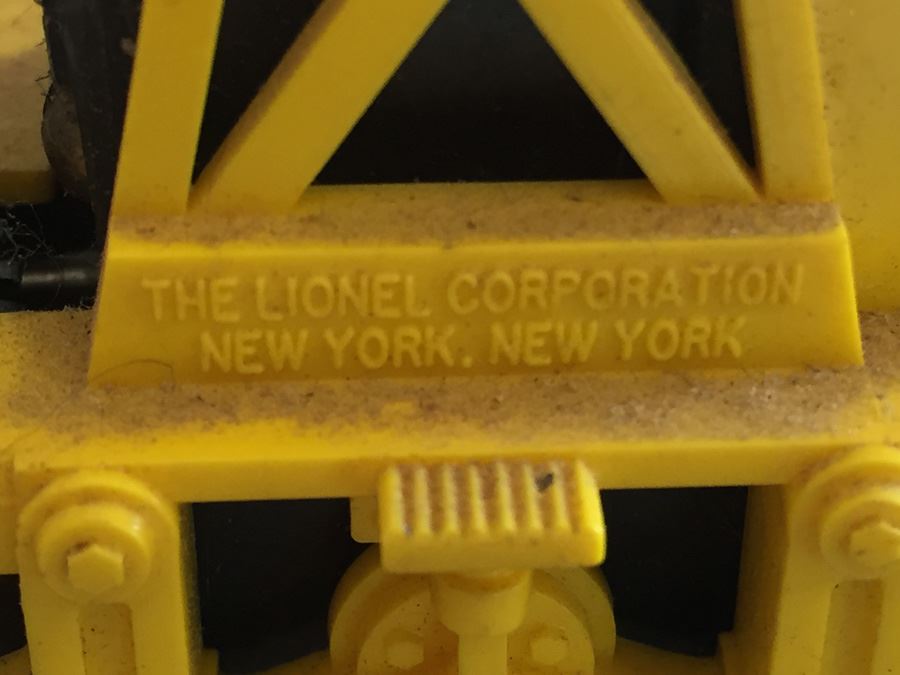 LIONEL Trains Transformer And Vintage Lionel Train Hand Car With Two Men No. 65 Original Period Train [Photo 3]