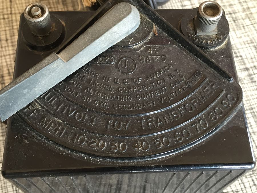 LIONEL Trains Transformer And Vintage Lionel Train Hand Car With Two Men No. 65 Original Period Train [Photo 9]