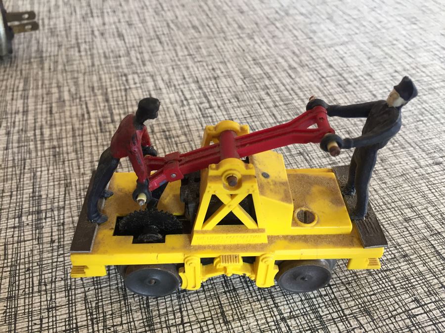 LIONEL Trains Transformer And Vintage Lionel Train Hand Car With Two Men No. 65 Original Period Train [Photo 4]