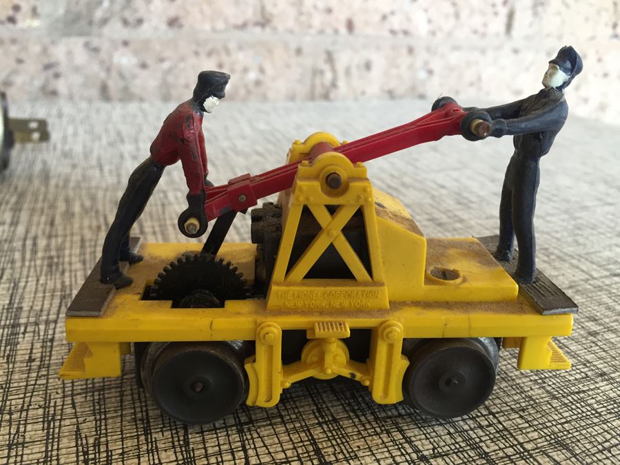 LIONEL Trains Transformer And Vintage Lionel Train Hand Car With Two Men No. 65 Original Period Train [Photo 2]