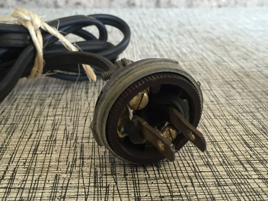 LIONEL Trains Transformer And Vintage Lionel Train Hand Car With Two Men No. 65 Original Period Train [Photo 8]