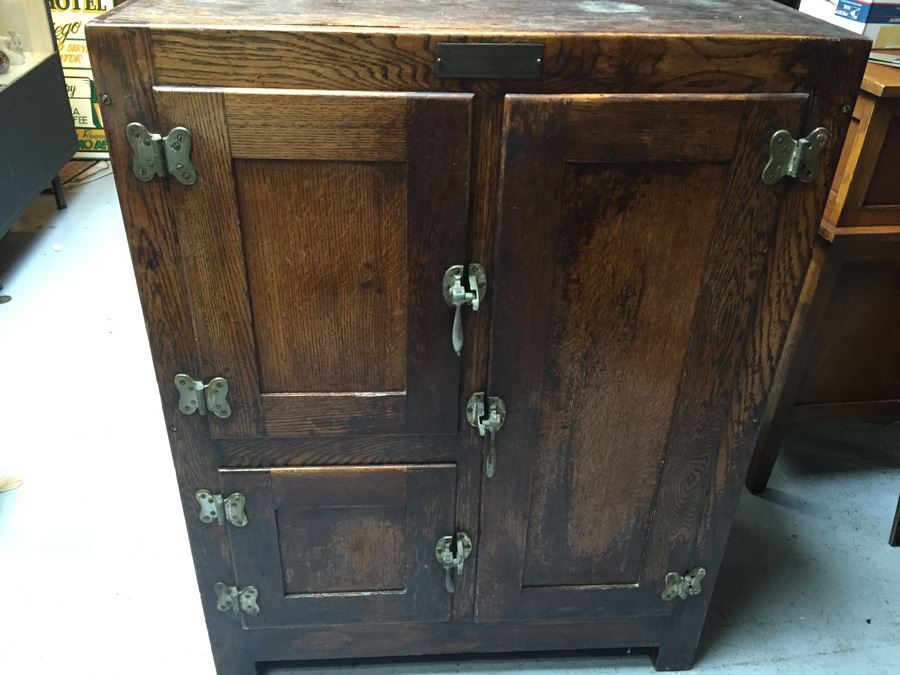 Vintage WICKES JOINTLESS REFRIGERATOR Sold By Brunswick Balke Collender Co. [Photo 1]