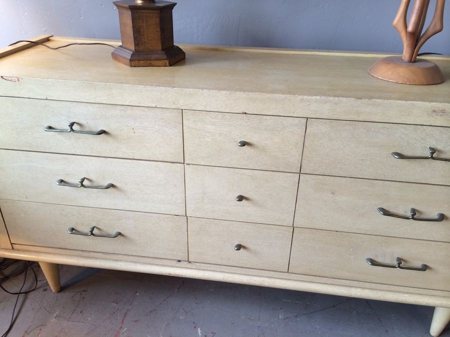 Retro Mid-Century Dixie 3-Drawer Dresser [Photo 3]