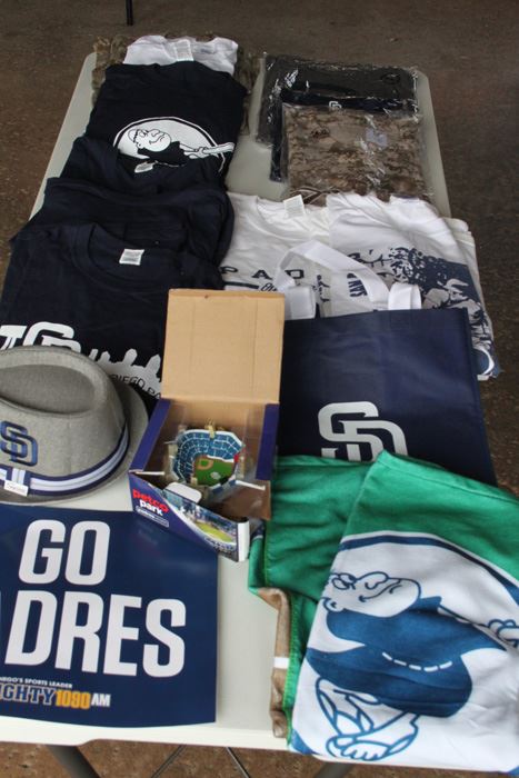 San Diego Padres Season Ticket Holder Items T-Shirts XL [Photo 1]